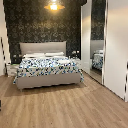 Tribunali, Musei, Mare, Porto A 5 Minuti