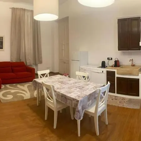Tribunali, Musei, Mare, Porto A 5 Minuti Apartment